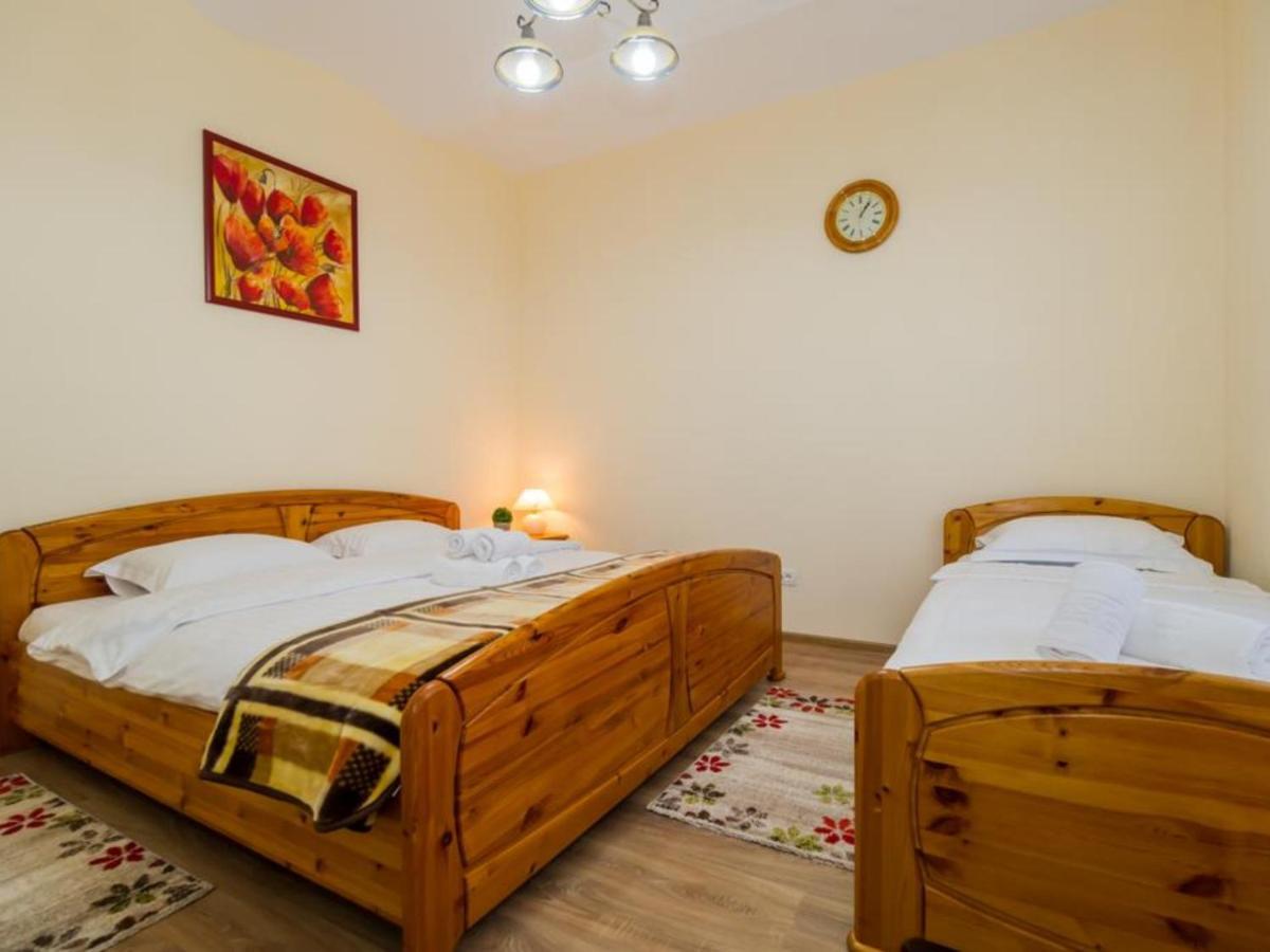 Apartment Carol Private Yard With Barbeque And Parking Sinaia Buitenkant foto
